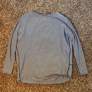 Lululemon size 2 women’s back in action shirt never worn